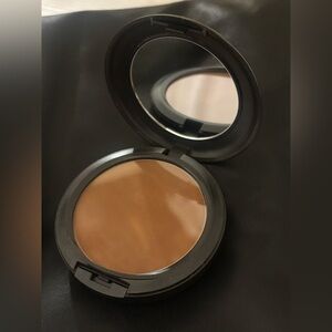 MAC *ORIGINAL* Studio Fix Powder Foundation- NW50